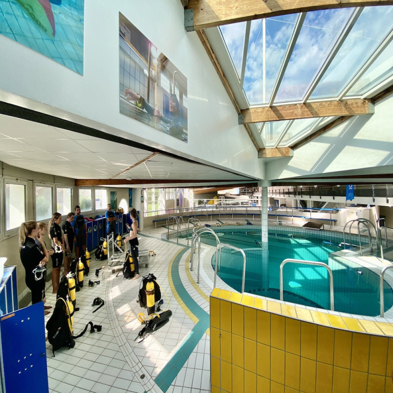 Entraînement apnée en bassin sportif Paris 6 et fosse 20 m en IDF. Entraînement apnée en bassin sportif Paris 6 et fosse 20 m en IDF.